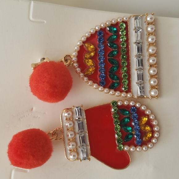 ⚡️ Red Hat & Mitten Enamel Earrings - Picture 3 of 3